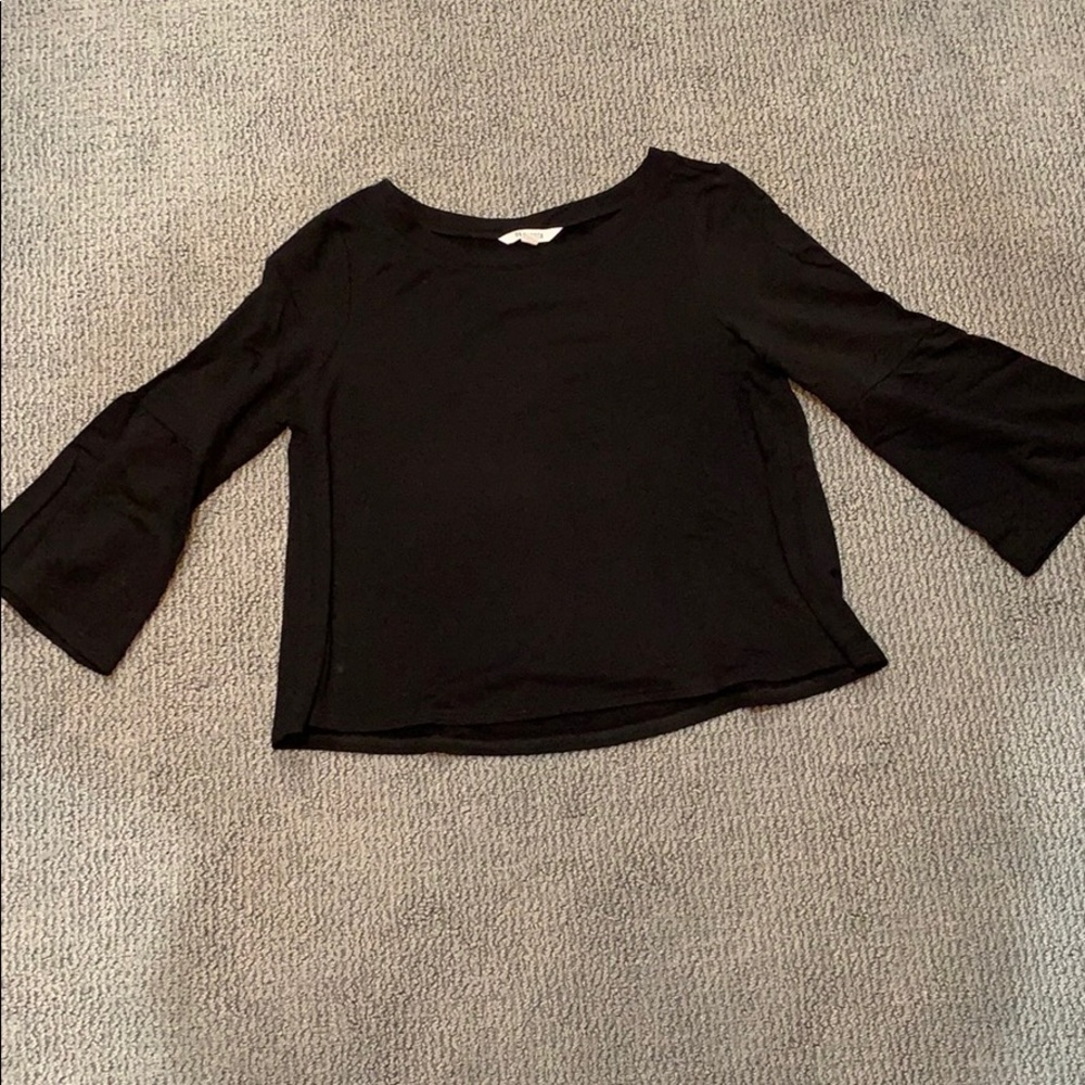 NWOT black cropped top, flare sleeve